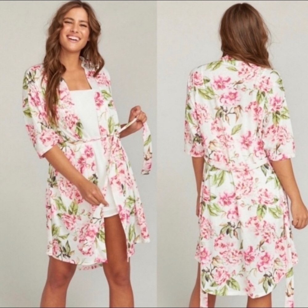 Show Me Your MuMu  pink and white rose robe O/S